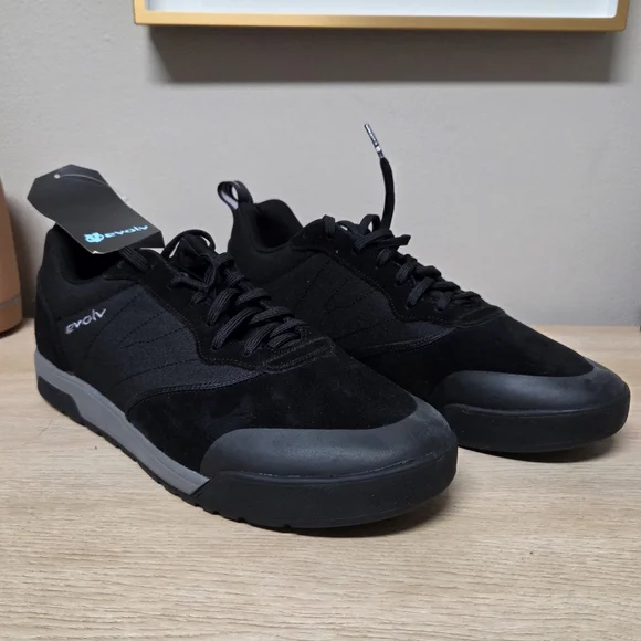 Evolv Sneakers Size 11.5 - Picture 1 of 4